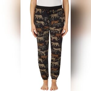 3/$25 - Secret Treasures Women's and Women's Plus Velour Jogger